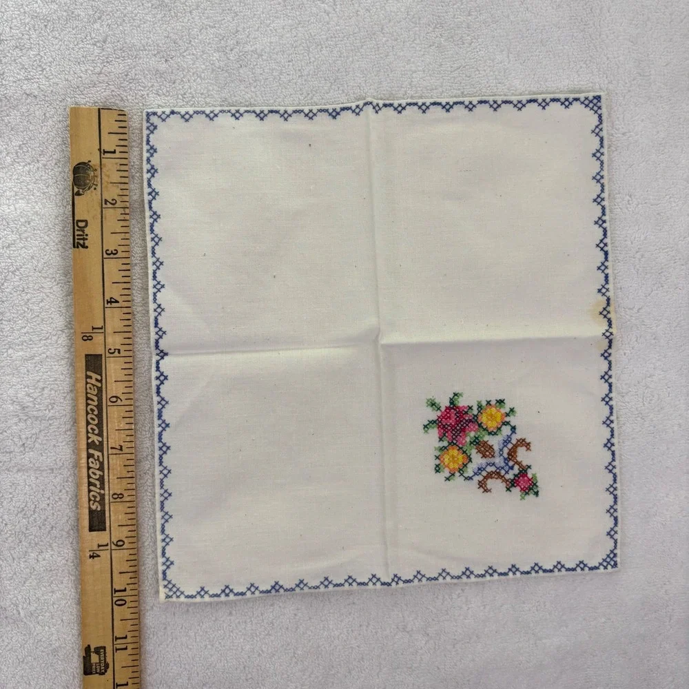 Set‎ of 3 Embroidered Handkerchiefs Floral Design Blue Scalloped Edge
